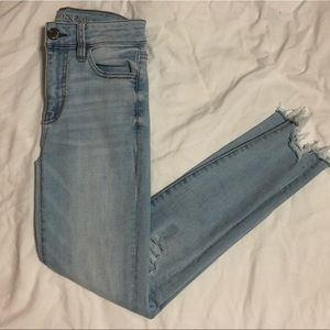 Light wash ripped denim jeans